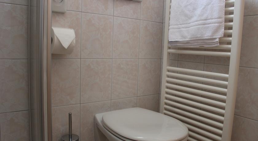 Schenna Garni Eden Bed & Breakfast Scena Quarto foto